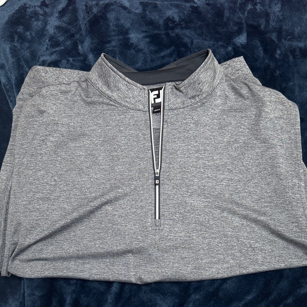 Footjoy Gray Quarter-Zip sleeve less Pullover.